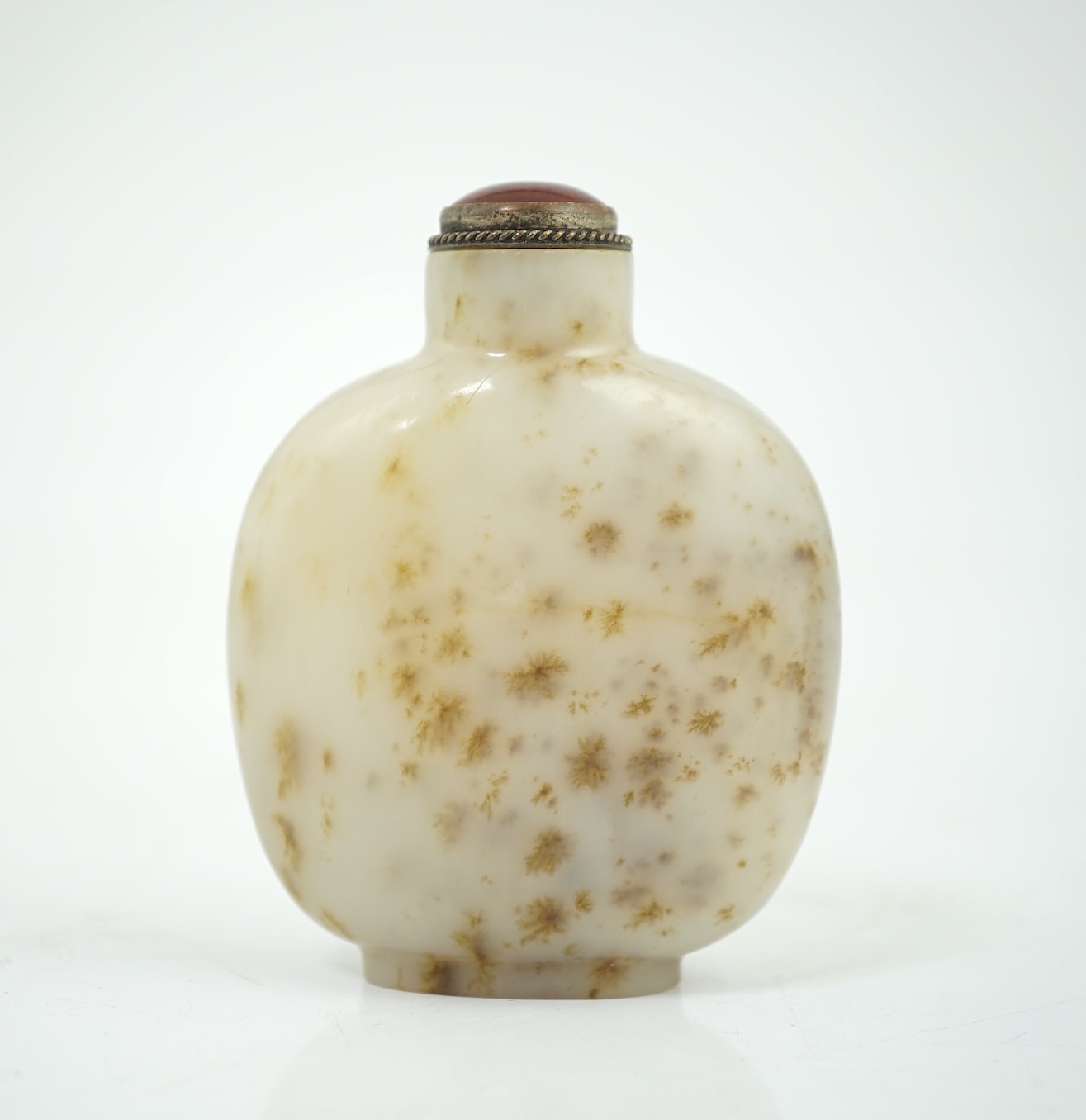 A Chinese white and russet mottled jade snuff bottle, 18th/19th century